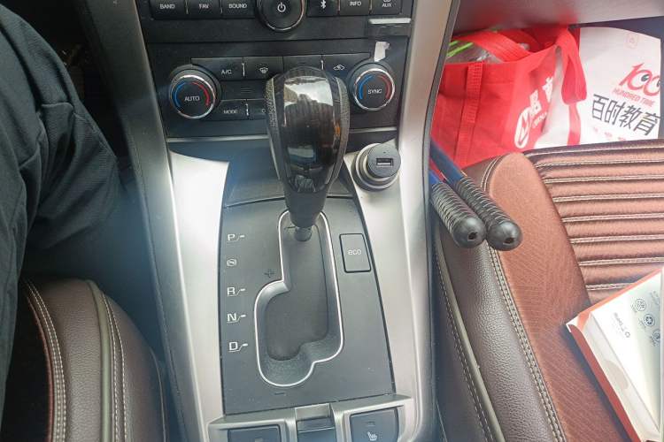 Used Chevrolet Captiva 2014 2.4L 4x4 Flagship Edition 7 Seats Gear Lever