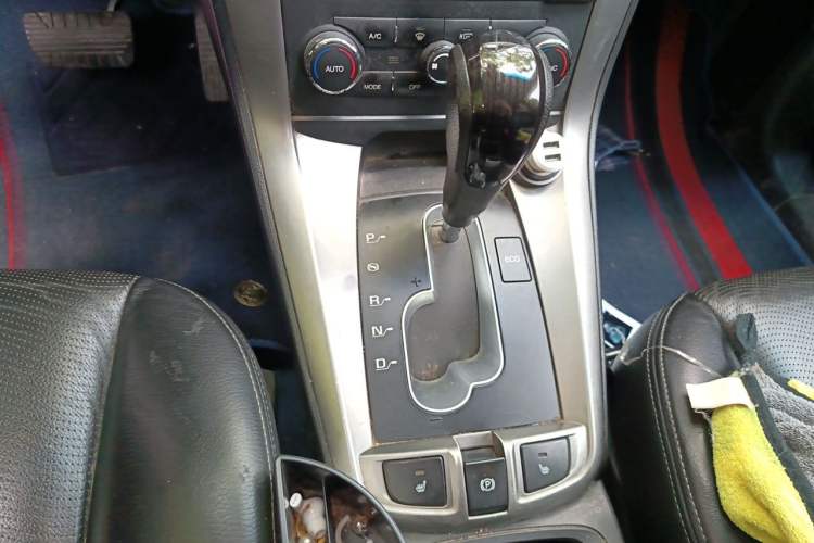 Used Chevrolet Captiva 2014 2.4L 4x4 Flagship Edition 7 Seats Gear Lever