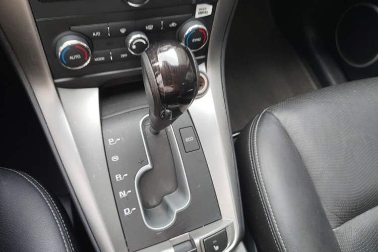 Used Chevrolet Captiva 2014 2.4L 4x4 Flagship Edition 7 Seats Gear Lever