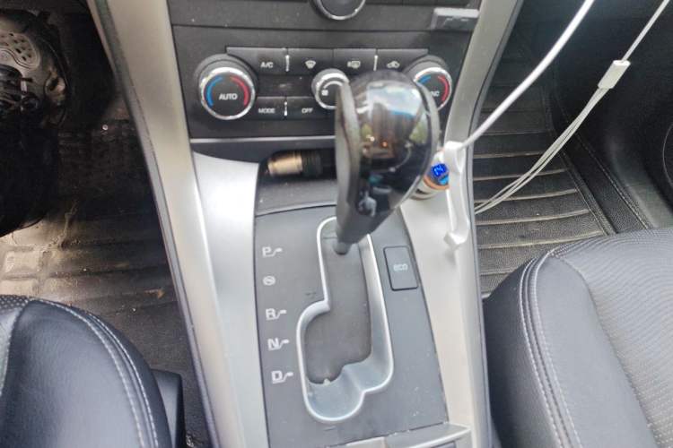 Used Chevrolet Captiva 2014 2.4L 4x4 Flagship Edition 7 Seats Gear Lever