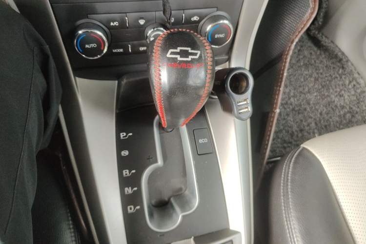 Used Chevrolet Captiva 2014 2.4L 4x4 Luxury Edition 5 Seats Gear Lever