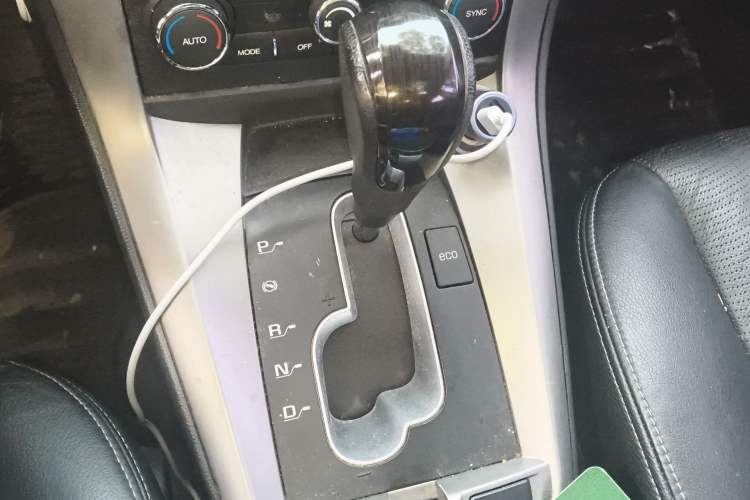 Used Chevrolet Captiva 2014 2.4L 4x4 Flagship Edition 7 Seats Gear Lever