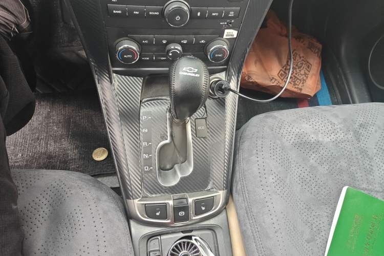 Used Chevrolet Captiva 2014 2.4L 4x4 Flagship Edition 7 Seats Gear Lever