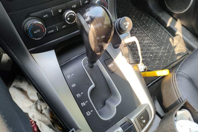 Used Chevrolet Captiva 2014 2.4L 4x4 Flagship Edition 7 Seats Gear Lever