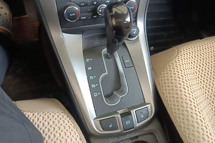 Used Chevrolet Captiva 2014 2.4L 4x4 Flagship Edition 7 Seats Gear Lever