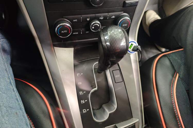 Used Chevrolet Captiva 2014 2.4L 4x4 Luxury Edition 5 Seats Gear Lever