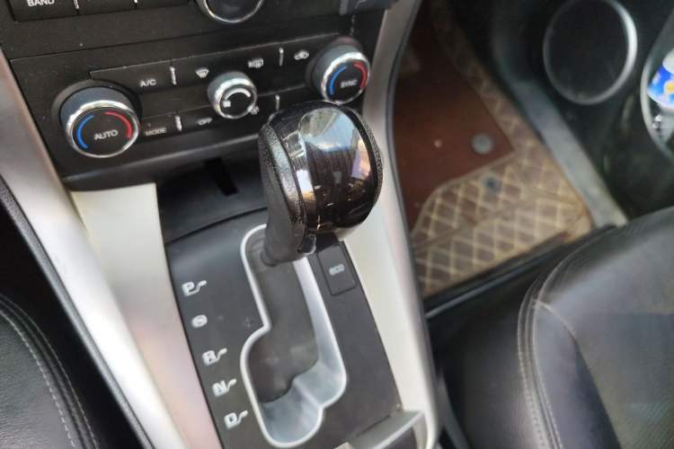 Used Chevrolet Captiva 2014 2.4L 4x4 Flagship Edition 7 Seats Gear Lever