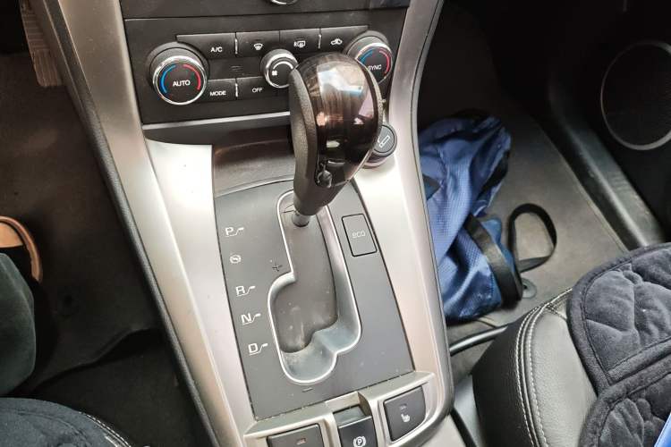Used Chevrolet Captiva 2014 2.4L 4x4 Flagship Edition 7 Seats Gear Lever