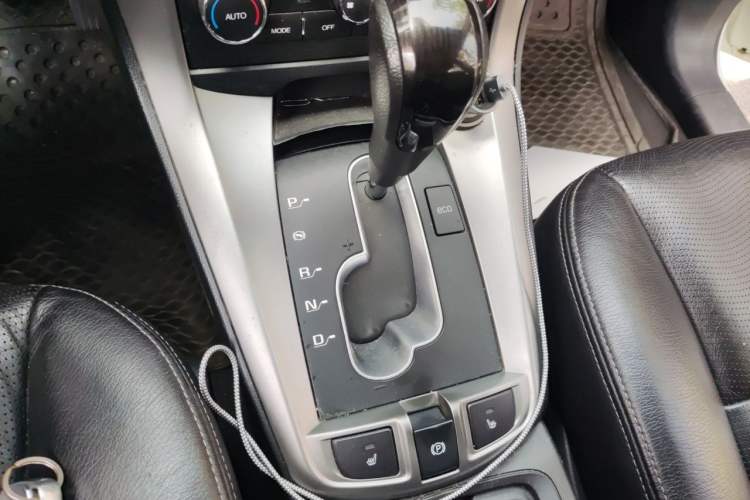 Used Chevrolet Captiva 2014 2.4L 4x4 Flagship Edition 7 Seats Gear Lever