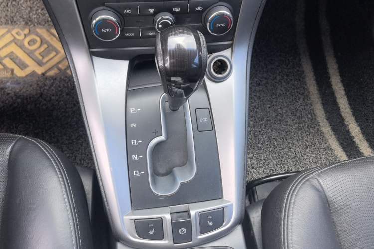 Used Chevrolet Captiva 2014 2.4L 4x4 Flagship Edition 7 Seats Gear Lever