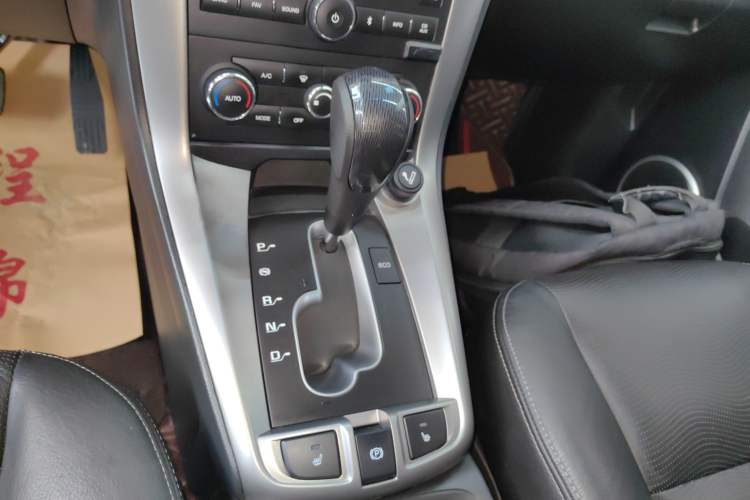 Used Chevrolet Captiva 2014 2.4L 4x4 Flagship Edition 7 Seats Gear Lever