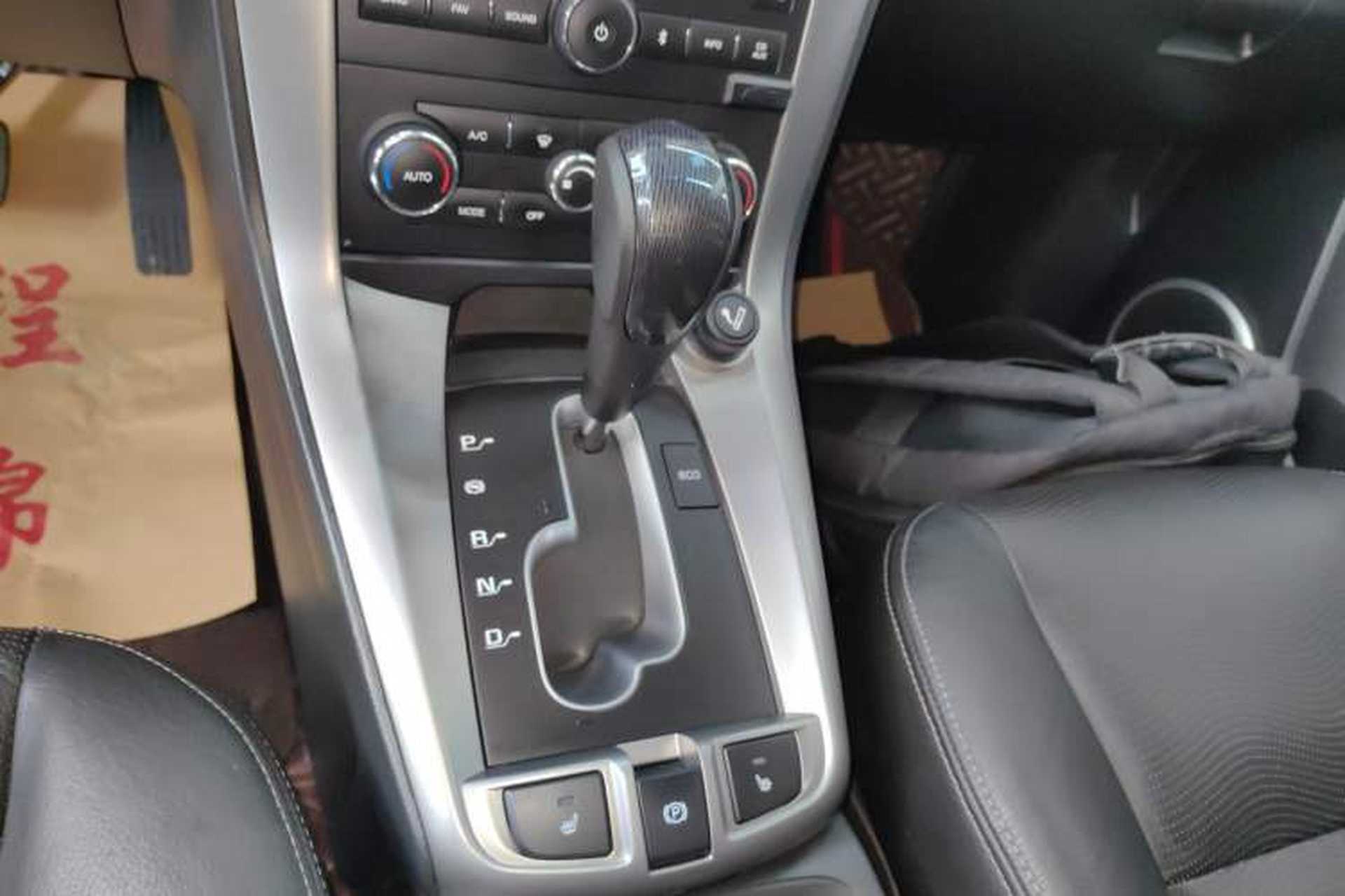 Used Chevrolet Captiva 2014 2.4L 4x4 Flagship Edition 7 Seats Gear Lever