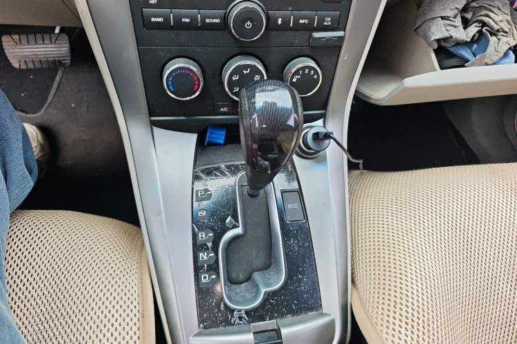 Used Chevrolet Captiva 2014 2.4L Two-Wheel Drive City Edition 5 Seats Gear Lever
