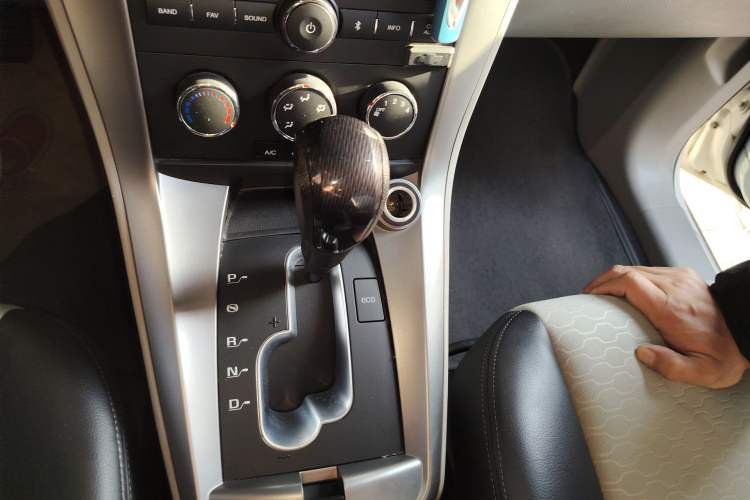 Used Chevrolet Captiva 2014 2.4L Two-Wheel Drive City Edition 5 Seats Gear Lever