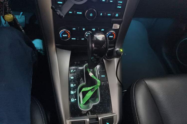Used Chevrolet Captiva 2014 2.4L 4x4 Flagship Edition 7 Seats Gear Lever
