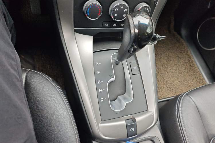 Used Chevrolet Captiva 2014 2.4L Two-Wheel Drive Urban Version 7 Seats Gear Lever
