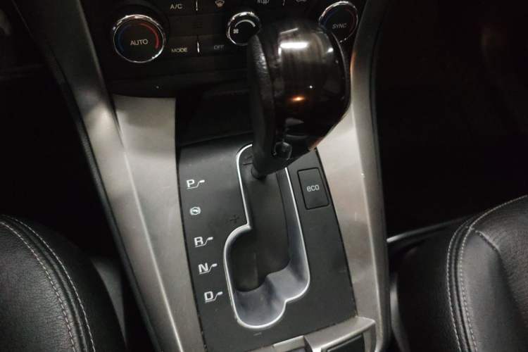 Used Chevrolet Captiva 2014 2.4L 4x4 Flagship Edition 7 Seats Gear Lever