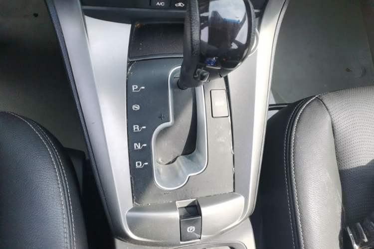 Used Chevrolet Captiva 2014 2.4L Two-Wheel Drive Urban Version 7 Seats Gear Lever