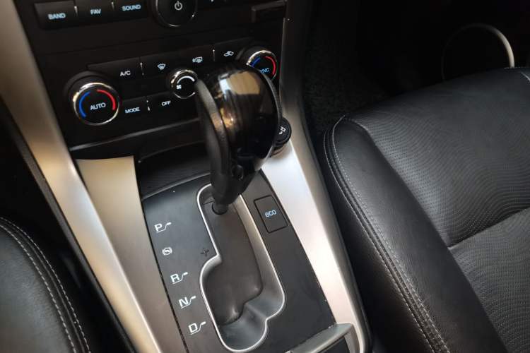 Used Chevrolet Captiva 2014 2.4L 4x4 Flagship Edition 7 Seats Gear Lever