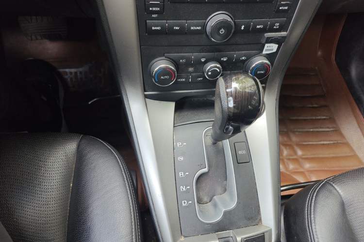 Used Chevrolet Captiva 2014 2.4L 4x4 Flagship Edition 7 Seats Gear Lever