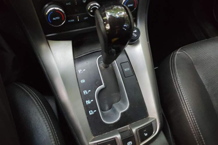 Used Chevrolet Captiva 2014 2.4L 4x4 Flagship Edition 7 Seats Gear Lever