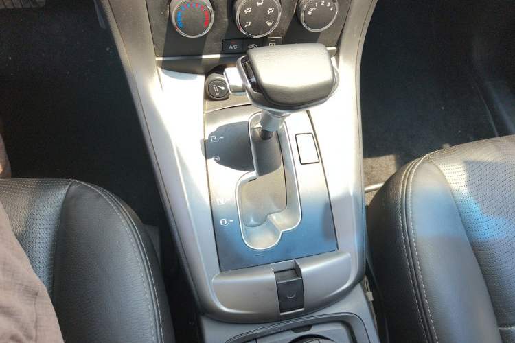 Used Chevrolet Captiva 2014 2.4L Two-Wheel Drive Urban Version 7 Seats Gear Lever
