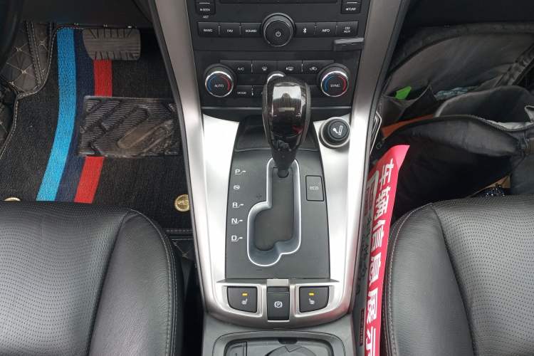 Used Chevrolet Captiva 2014 2.4L 4x4 Flagship Edition 7 Seats Gear Lever