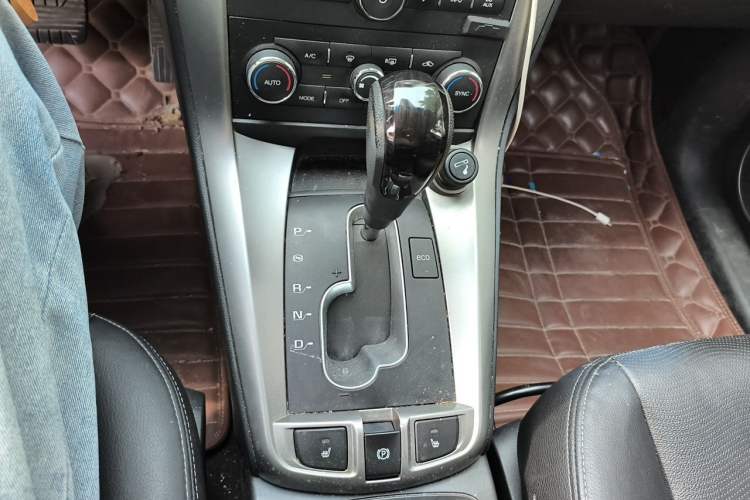 Used Chevrolet Captiva 2014 2.4L 4x4 Flagship Edition 7 Seats Gear Lever