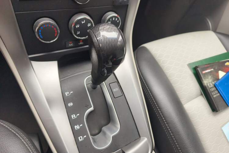Used Chevrolet Captiva 2014 2.4L Two-Wheel Drive City Edition 5 Seats Gear Lever