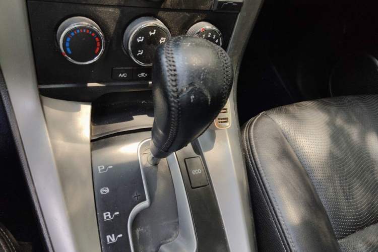 Used Chevrolet Captiva 2014 2.4L Two-Wheel Drive Urban Version 7 Seats Gear Lever