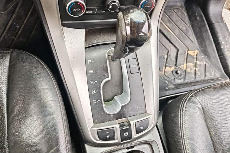 Used Chevrolet Captiva 2014 2.4L 4x4 Flagship Edition 7 Seats Gear Lever