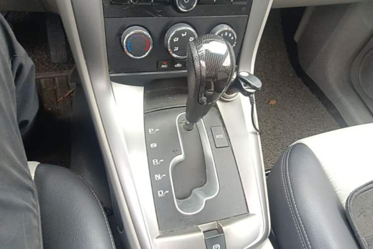 Used Chevrolet Captiva 2014 2.4L Two-Wheel Drive City Edition 5 Seats Gear Lever