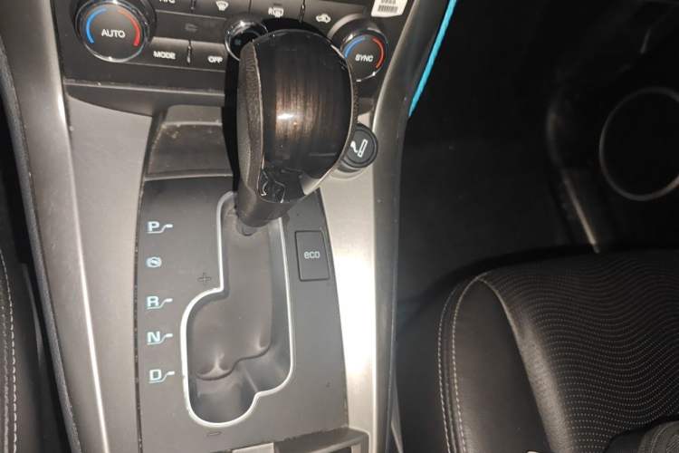 Used Chevrolet Captiva 2014 2.4L 4x4 Flagship Edition 7 Seats Gear Lever