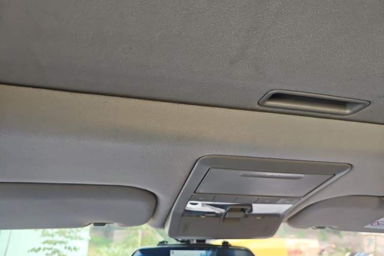 Used Chevrolet Captiva 2014 2.4L Two-Wheel Drive Urban Version 7 Seats Headliner