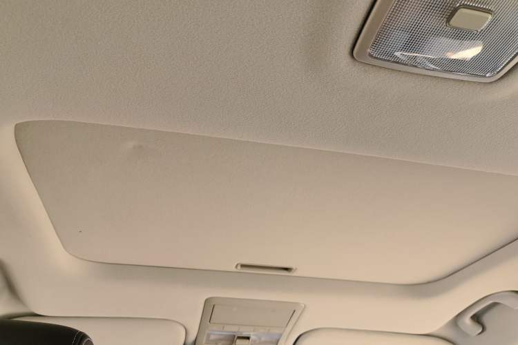 Used Chevrolet Captiva 2014 2.4L Two-Wheel Drive Urban Version 7 Seats Headliner