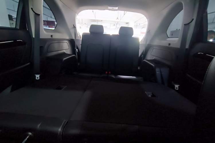 Used Chevrolet Captiva 2014 2.4L Two-Wheel Drive Urban Version 7 Seats Interior 13