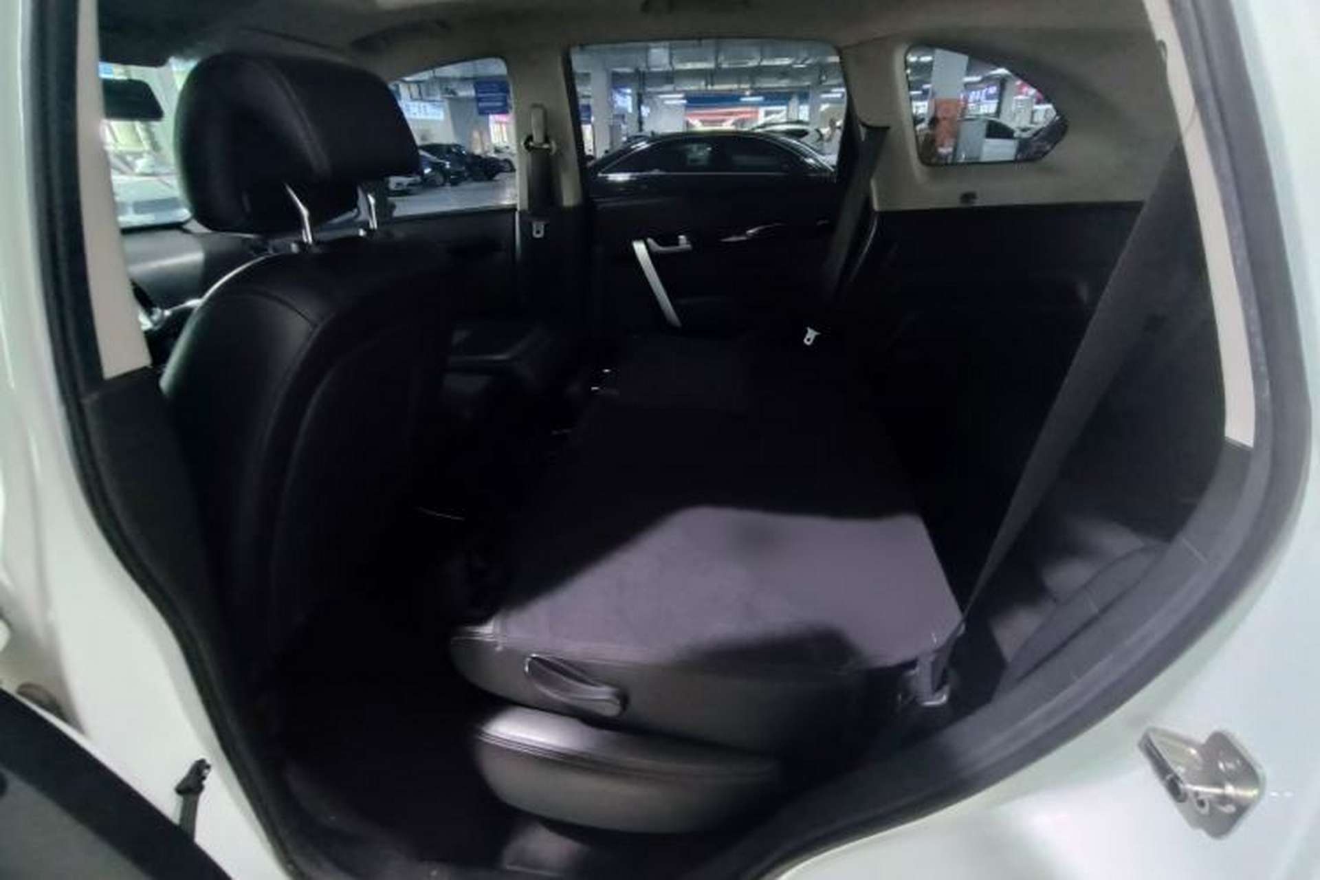 Used Chevrolet Captiva 2014 2.4L Two-Wheel Drive Urban Version 7 Seats Interior 3