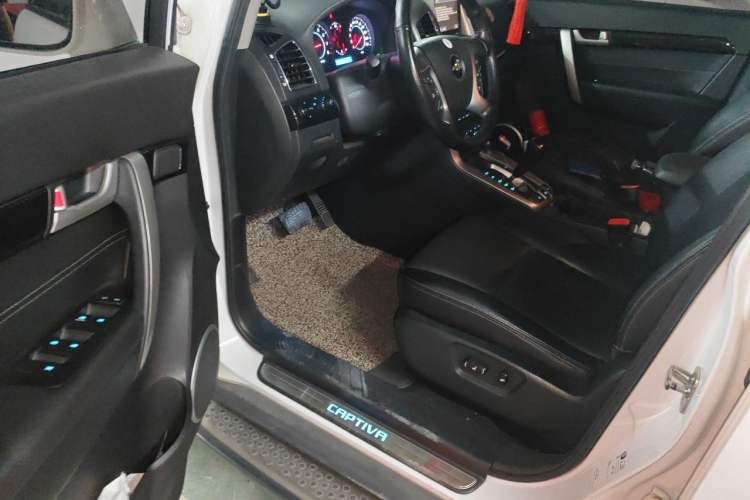 Used Chevrolet Captiva 2014 2.4L 4x4 Flagship Edition 7 Seats Interior 3