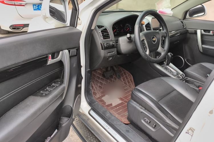 Used Chevrolet Captiva 2014 2.4L 4x4 Flagship Edition 7 Seats Interior 3