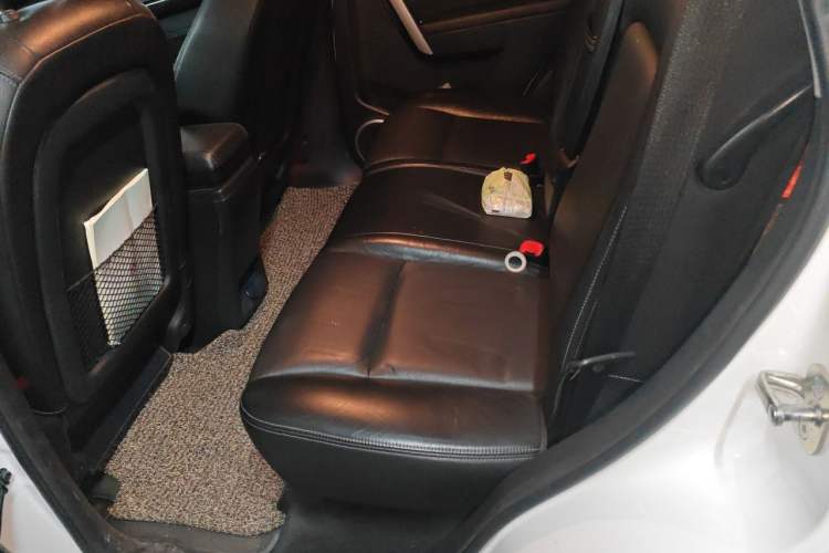Used Chevrolet Captiva 2014 2.4L 4x4 Flagship Edition 7 Seats Interior 4