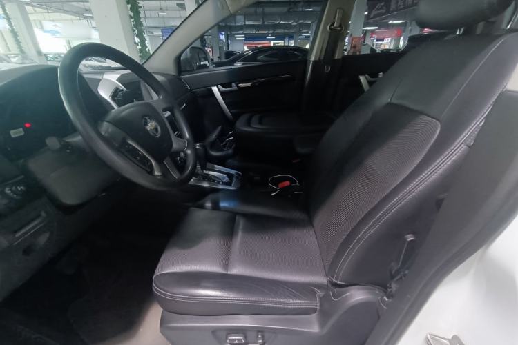 Used Chevrolet Captiva 2014 2.4L Two-Wheel Drive Urban Version 7 Seats Interior 5