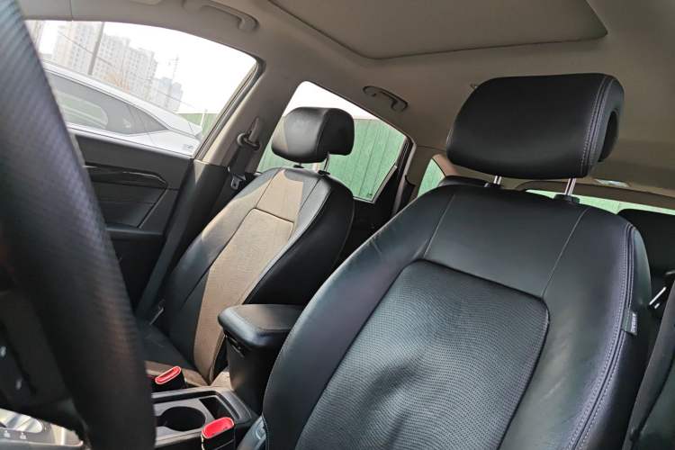 Used Chevrolet Captiva 2014 2.4L Two-Wheel Drive Urban Version 7 Seats Left Front Seat