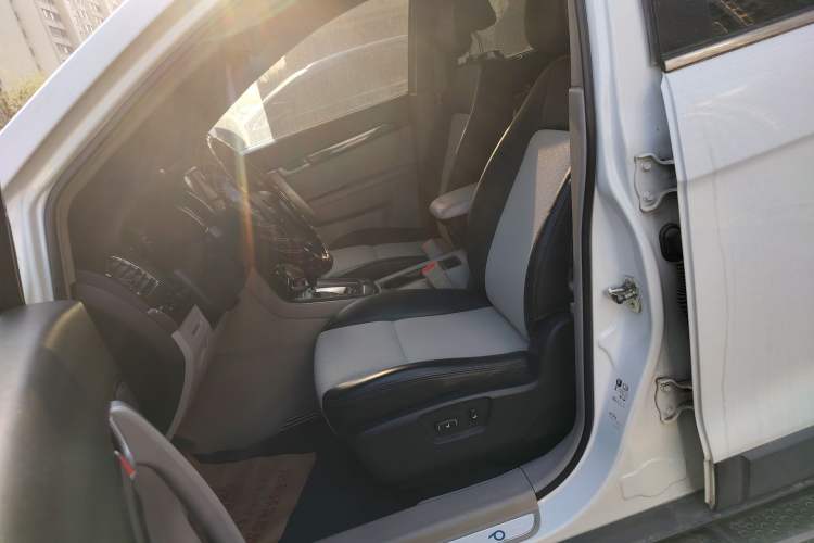 Used Chevrolet Captiva 2014 2.4L Two-Wheel Drive City Edition 5 Seats Left Front Seat