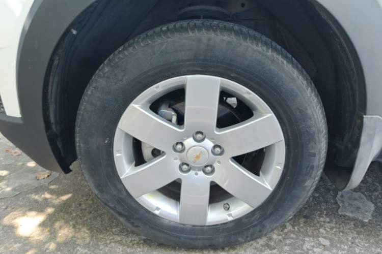 Used Chevrolet Captiva 2014 2.4L Two-Wheel Drive Urban Version 7 Seats Left Front Wheel Hub