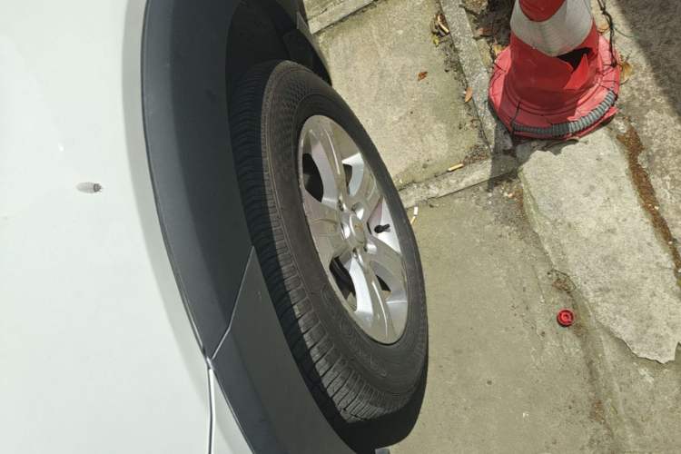 Used Chevrolet Captiva 2014 2.4L Two-Wheel Drive City Edition 5 Seats Left Front Wheel Hub