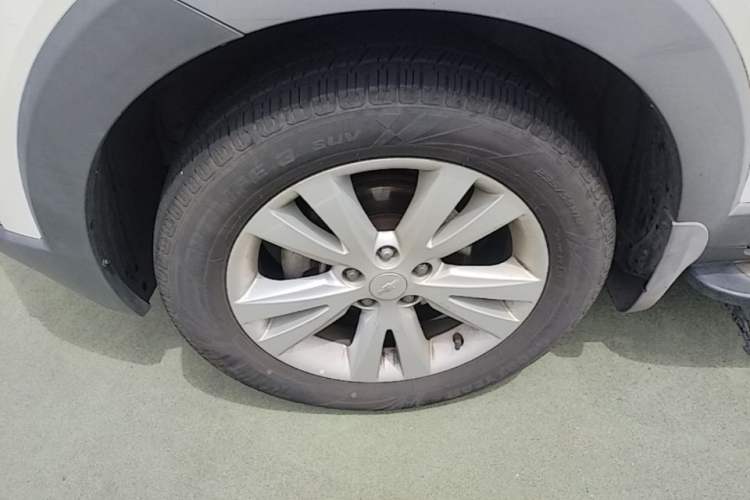 Used Chevrolet Captiva 2014 2.4L 4x4 Flagship Edition 7 Seats Left Front Wheel Hub