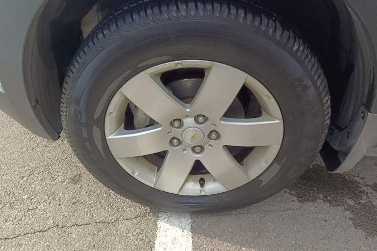 Used Chevrolet Captiva 2014 2.4L Two-Wheel Drive City Edition 5 Seats Left Front Wheel Hub
