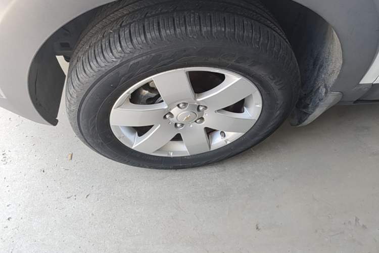 Used Chevrolet Captiva 2014 2.4L Two-Wheel Drive Urban Version 7 Seats Left Front Wheel Hub