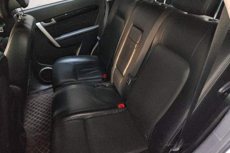 Used Chevrolet Captiva 2014 2.4L Two-Wheel Drive Urban Version 7 Seats Left Rear Seat