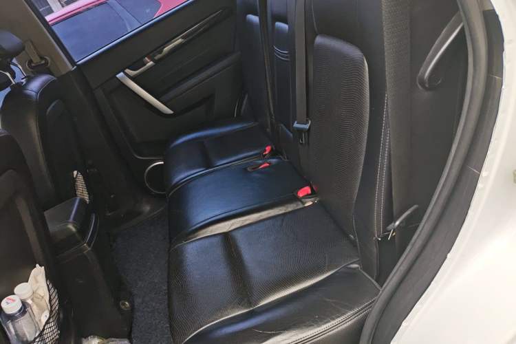 Used Chevrolet Captiva 2014 2.4L Two-Wheel Drive Urban Version 7 Seats Left Rear Seat